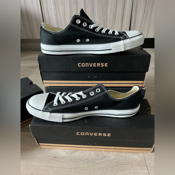 Converse Chuck Taylor Classic All Star Low Top black with white trim UNISEX - Picture 2 of 4